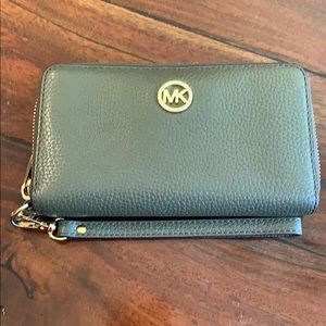 Michael Kors olive green wallet